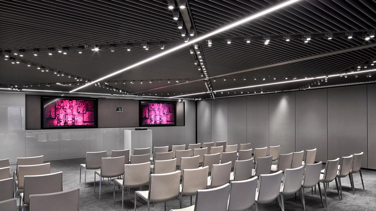 Cooper NeoRay Define linear fixtures are installed in a presentation room