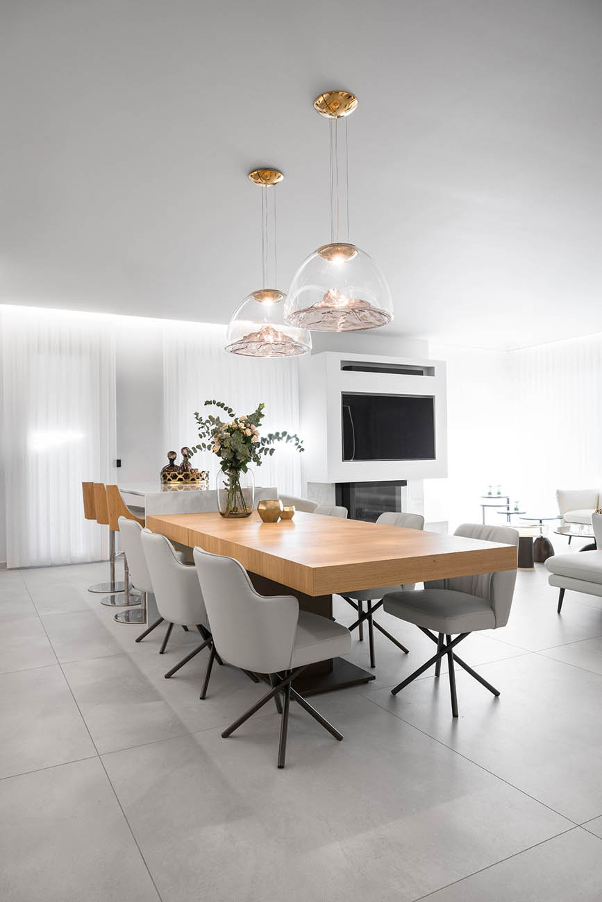 Decorative pendant mount LED fixtures over a dining table
