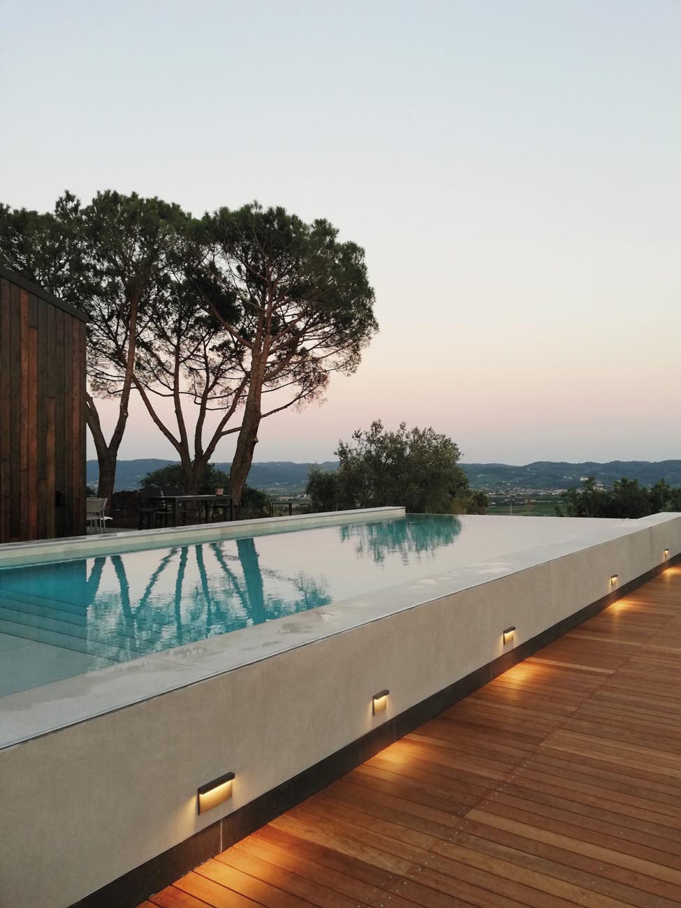 5Cento by Sistemalux step lights installed near a pool