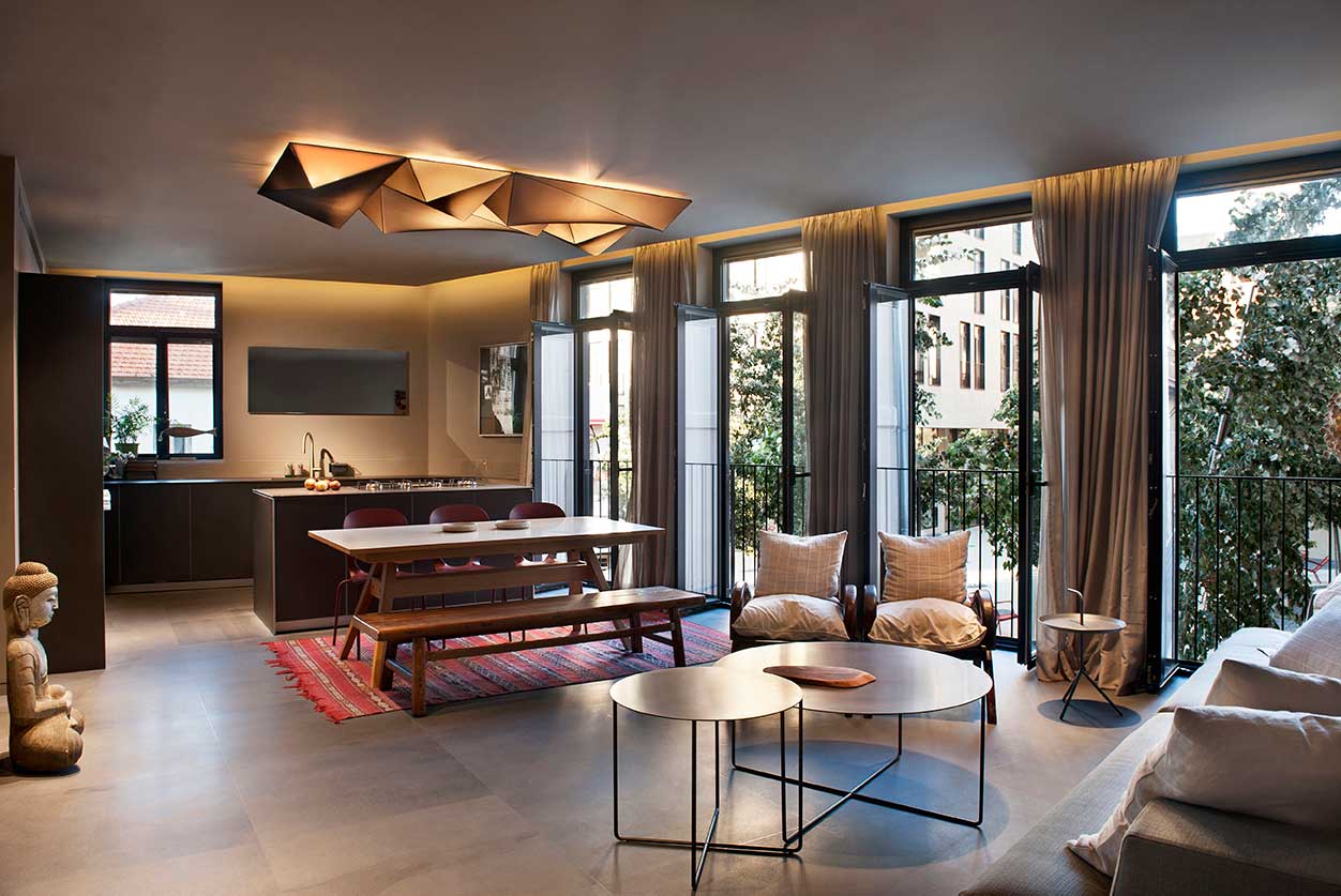 Axolight Ukiyo ceiling lamp installed in a living room